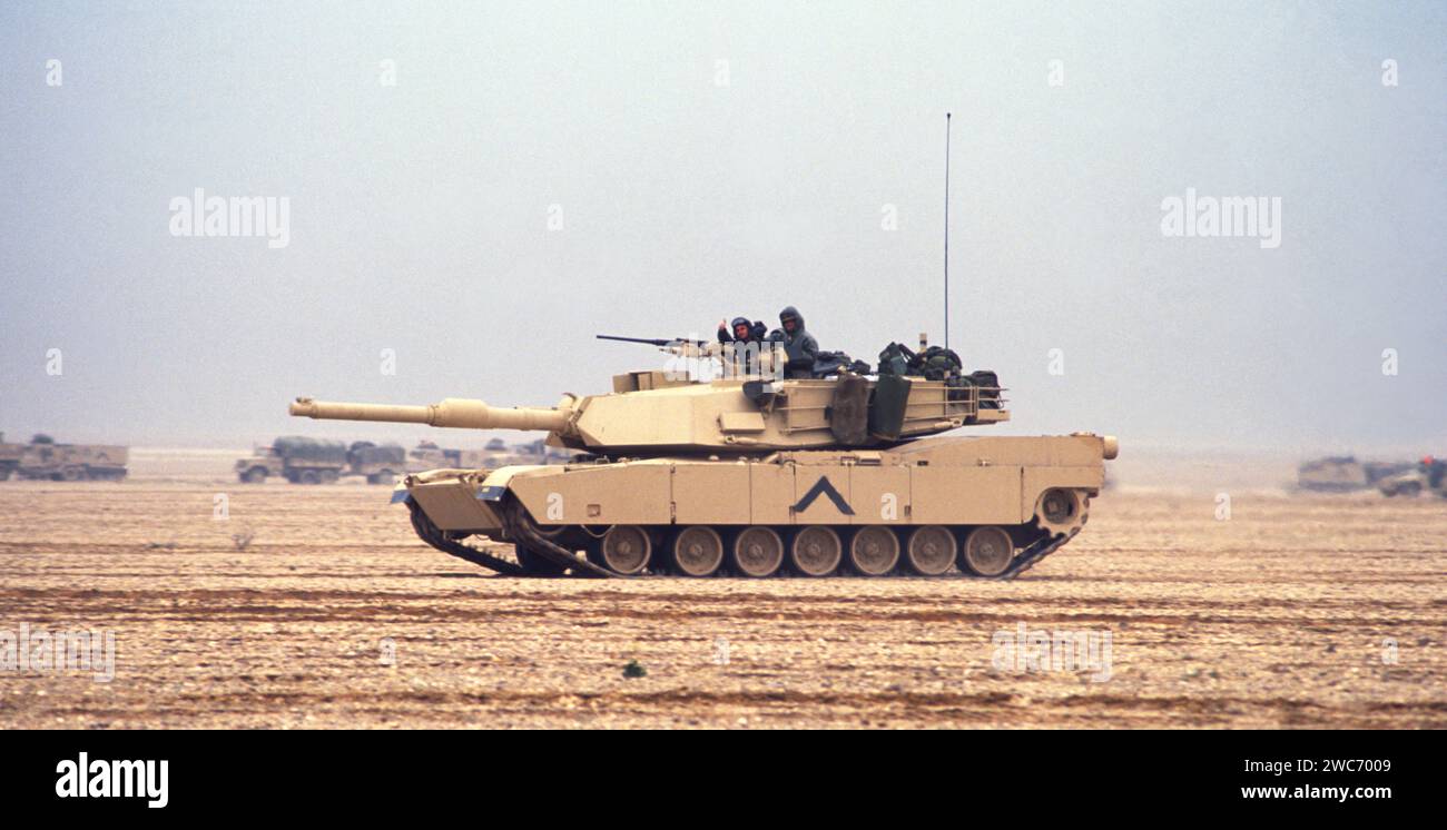 25th February 1991 A U.S. Army M1A1 Abrams tank advances across the desert, west of Kuwait in southern Iraq during the ground war. Stock Photo