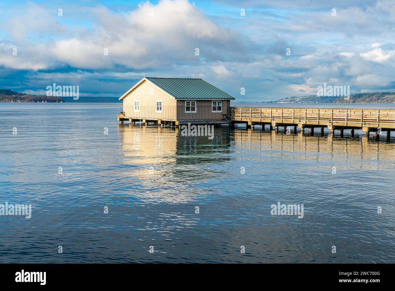 A view of the pier at Redondo Beach in Washington State. The tide is