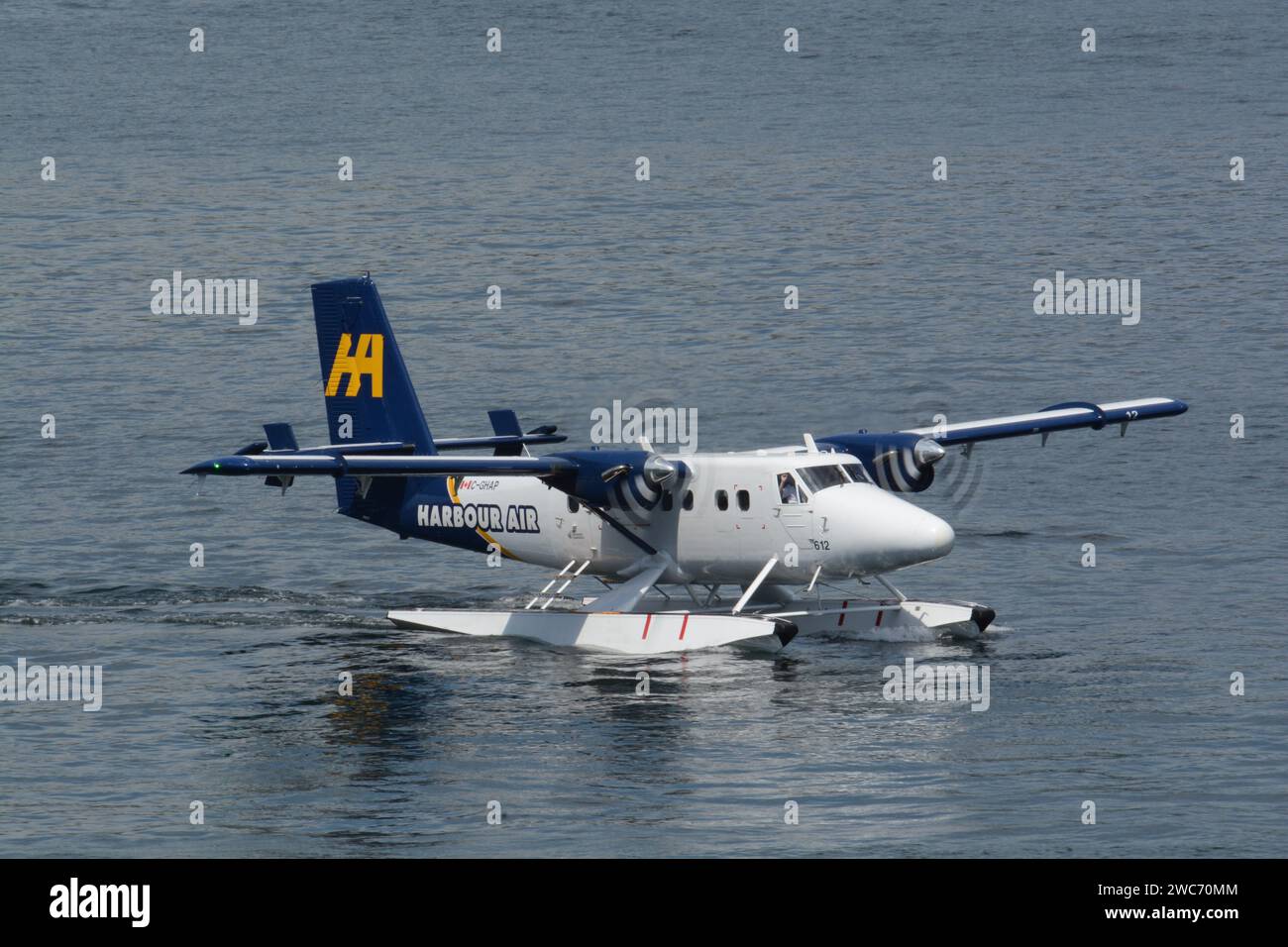 Twin otter float plane hi-res stock photography and images - Alamy