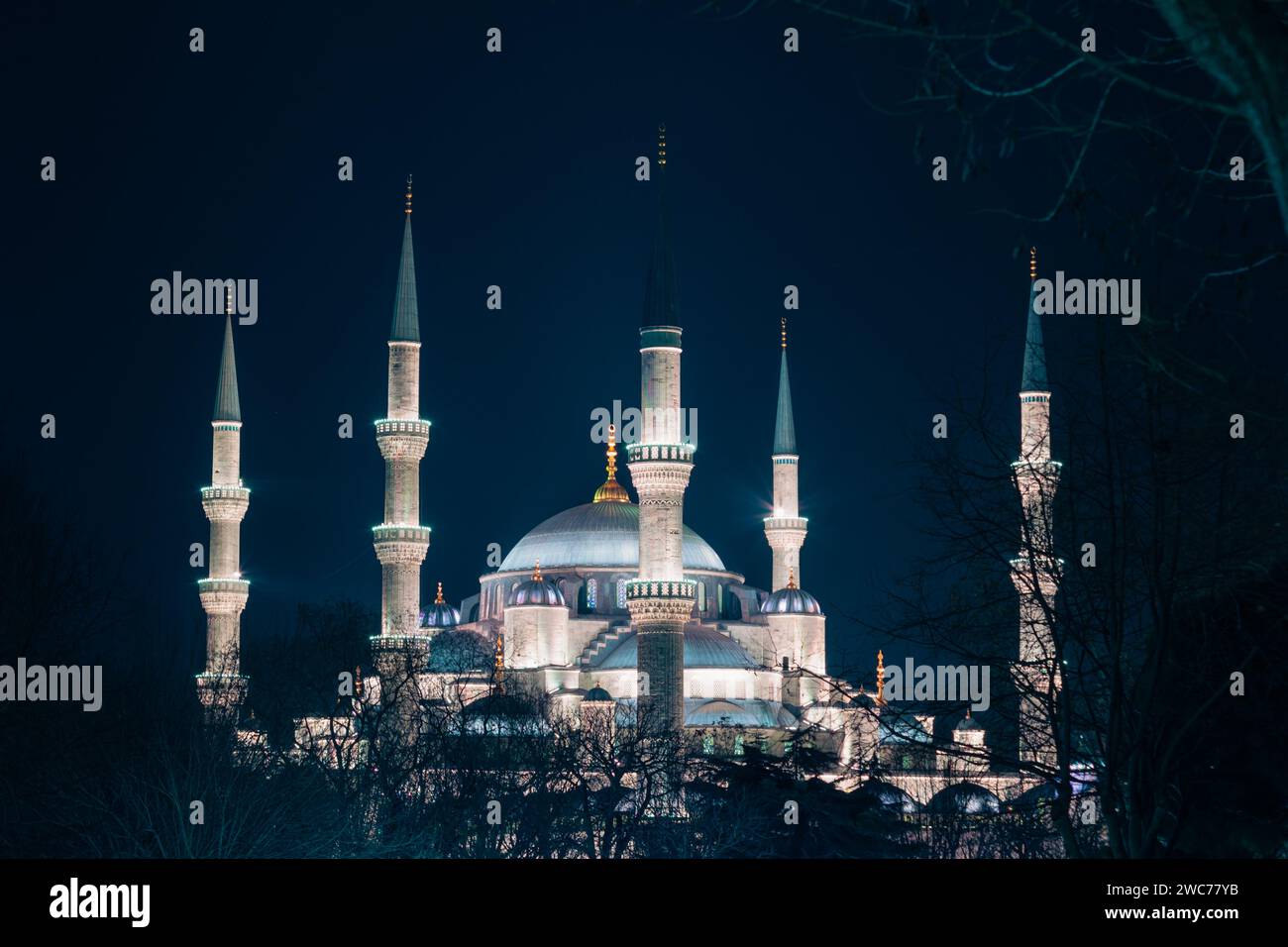 The Blue Mosque or Sultanahmet Camii at night. Ramadan or islamic ...