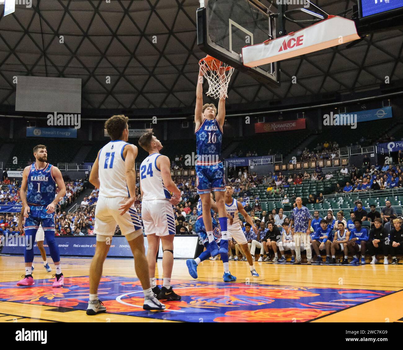 Honolulu, Hawaii, USA. 20th Nov, 2023. Kansas guard Johnny Furphy (10