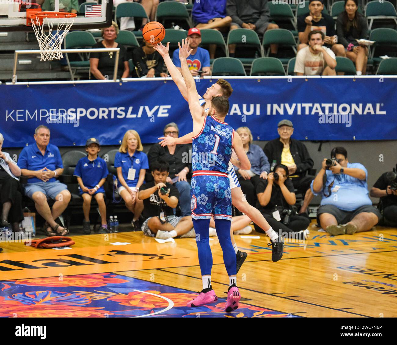Honolulu, Hawaii, USA. 20th Nov, 2023. Kansas center Hunter Dickinson