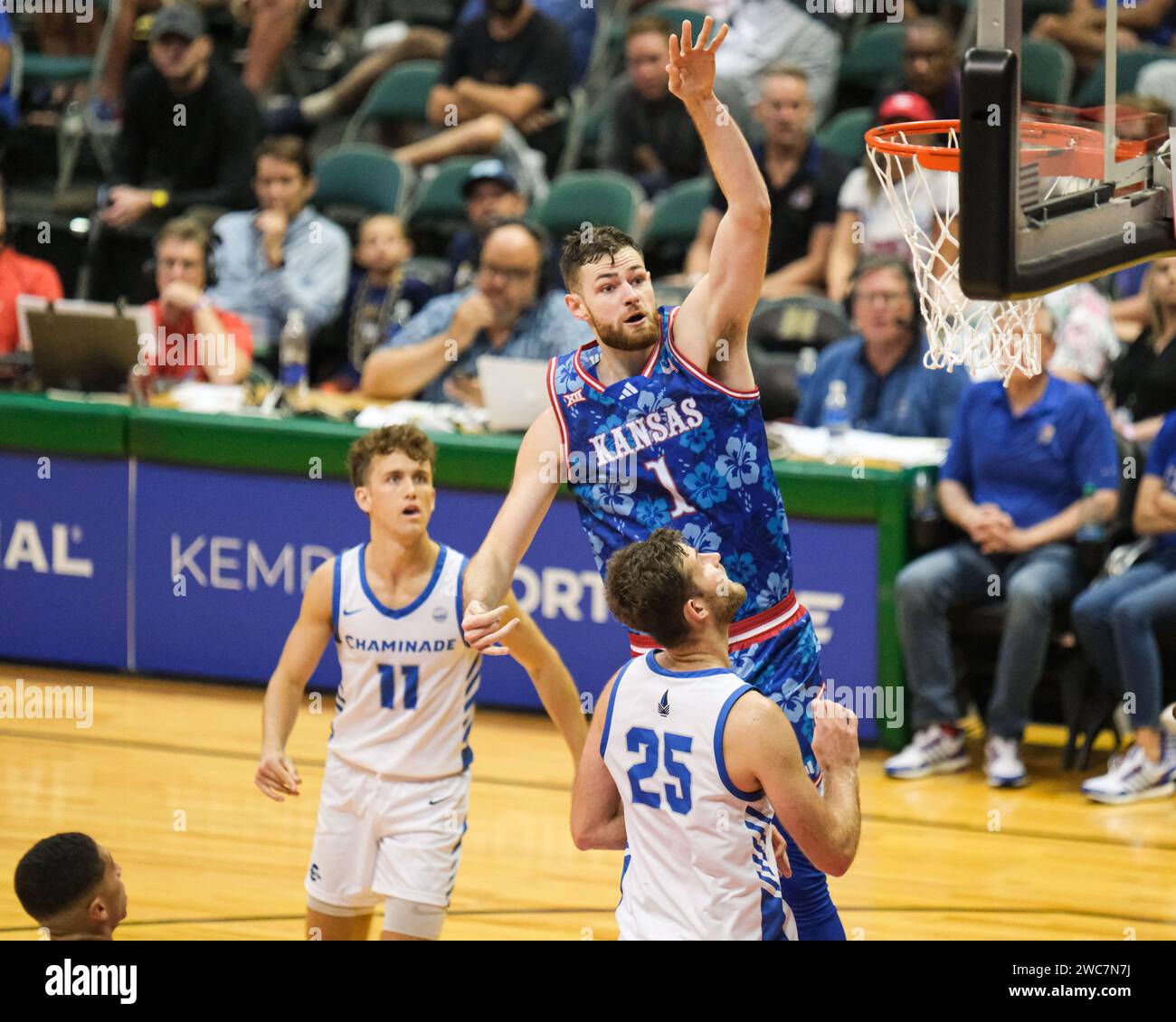 Honolulu, Hawaii, USA. 20th Nov, 2023. Kansas center Hunter Dickinson