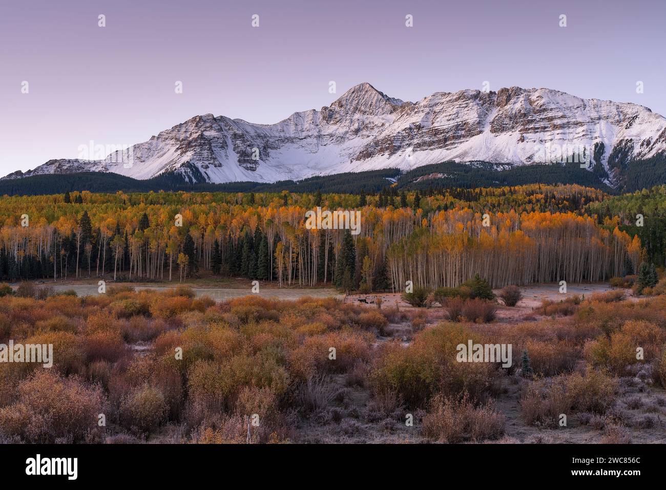 Snow capped mountain glowing hi-res stock photography and images - Alamy