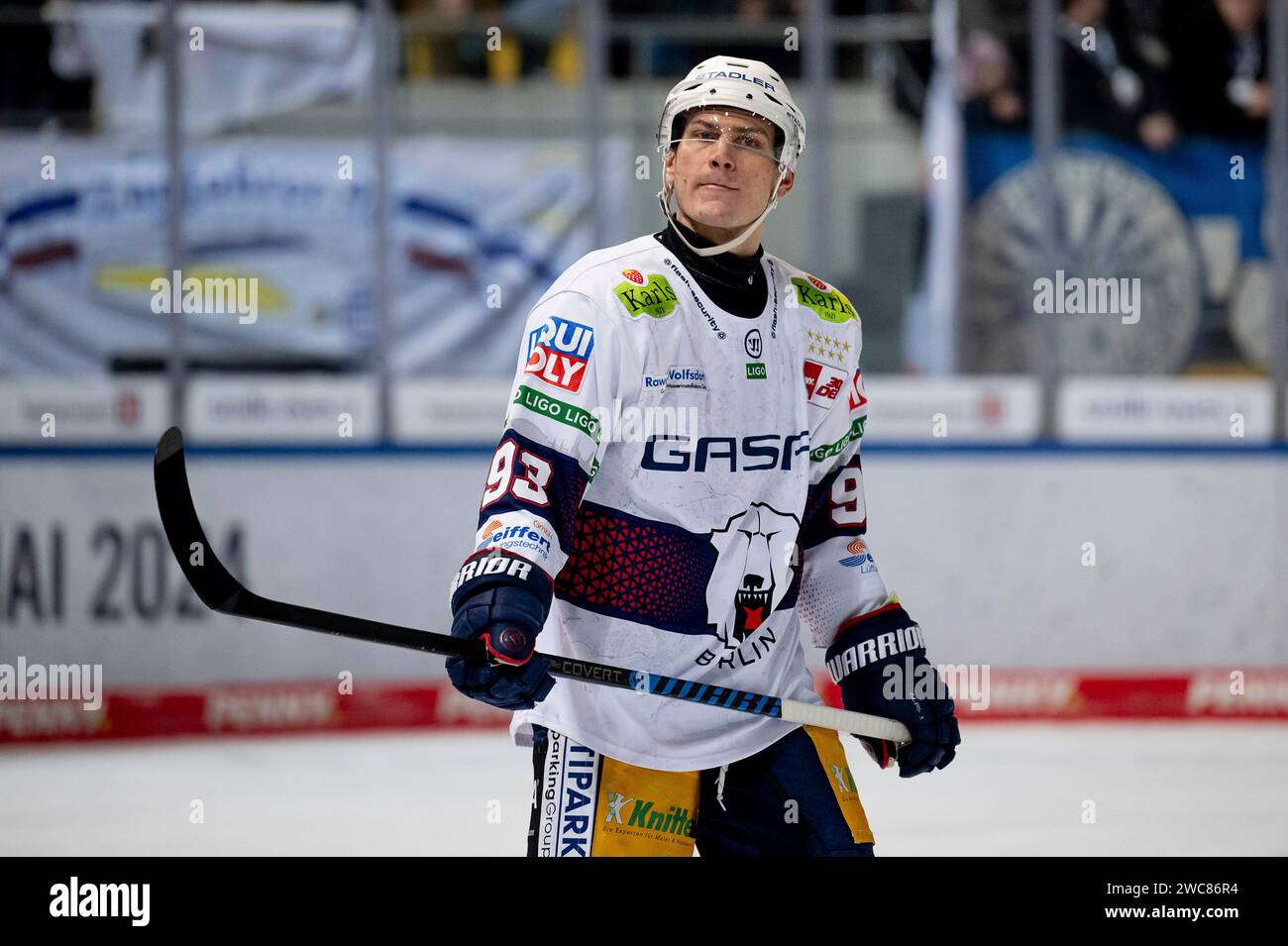 Muenchen, Deutschland. 14th Jan, 2024. Leonhard Pfoederl (Eisbaeren ...