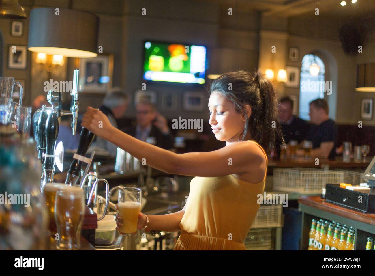 pouring pints in Waterloo pub Stock Photo