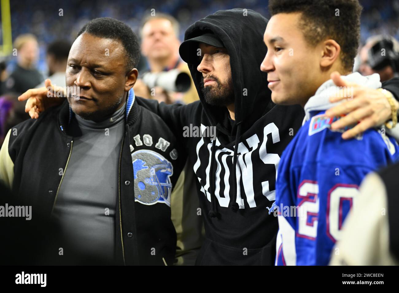 Detroit, USA. 14th Jan, 2024. DETROIT, MI - JANUARY 14: Eminem takes a photo Barry Sanders and his Barry's son before the game between Los Angeles Rams and Detroit Lions on January 14, 2024 at Ford Field in Detroit, MI (Photo by Allan Dranberg/CSM) (Credit Image: © Allan Dranberg/Cal Sport Media) Credit: Cal Sport Media/Alamy Live News Stock Photo
