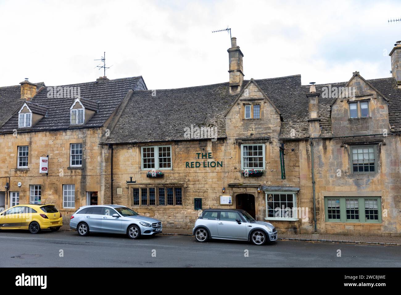 Chipping Campden high street, The Red Lion public house in old stone building,Gloucestershire,England,UK,2023 Stock Photo
