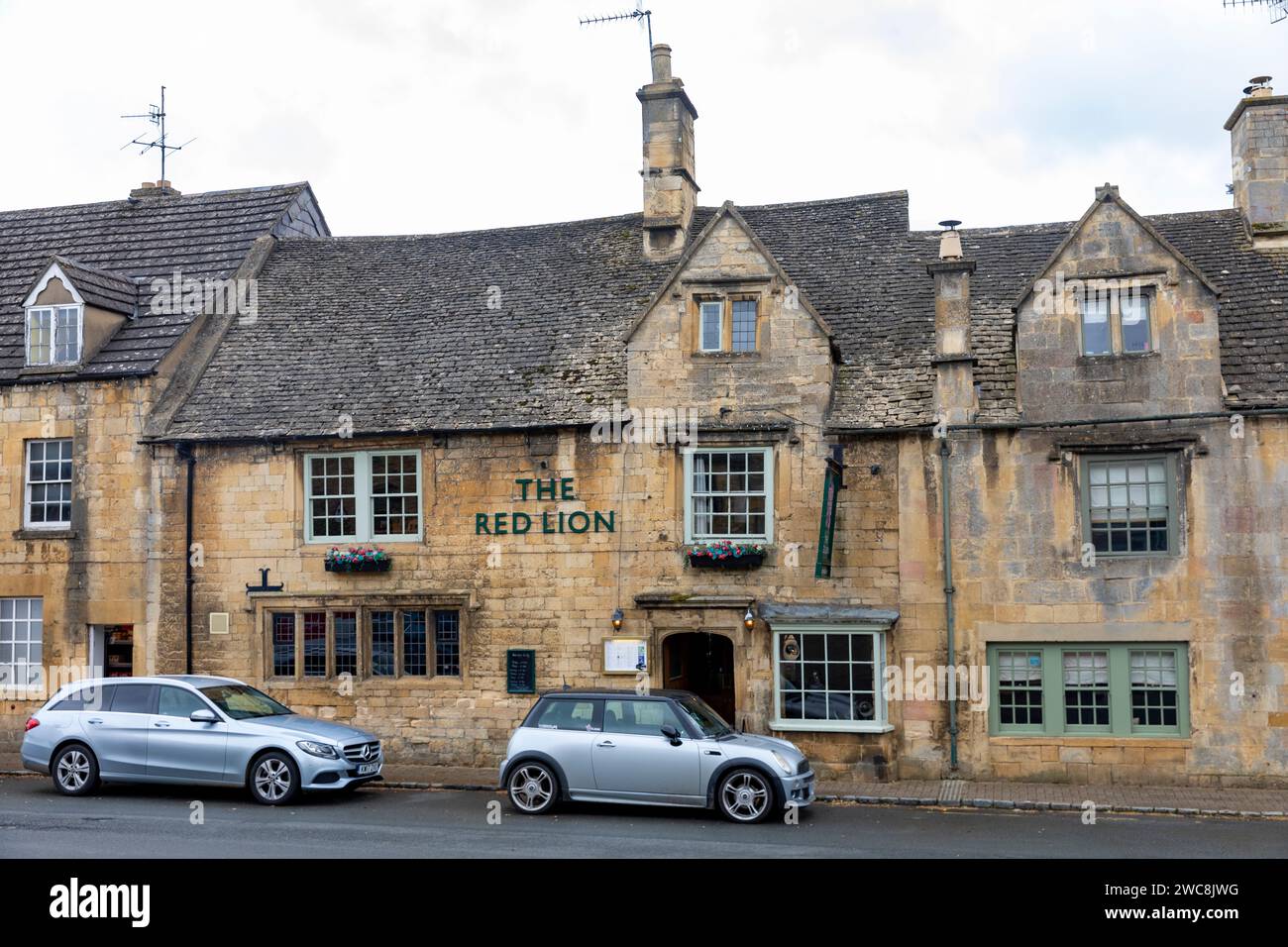 Chipping Campden high street, The Red Lion public house in old stone building,Gloucestershire,England,UK,2023 Stock Photo