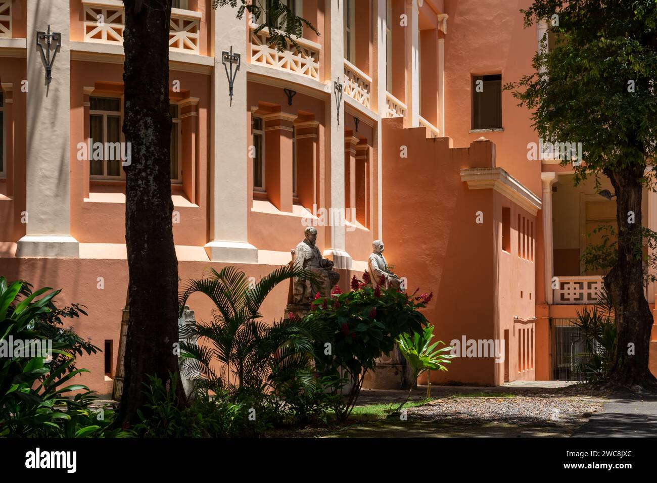 College building exterior brazil hi-res stock photography and images ...