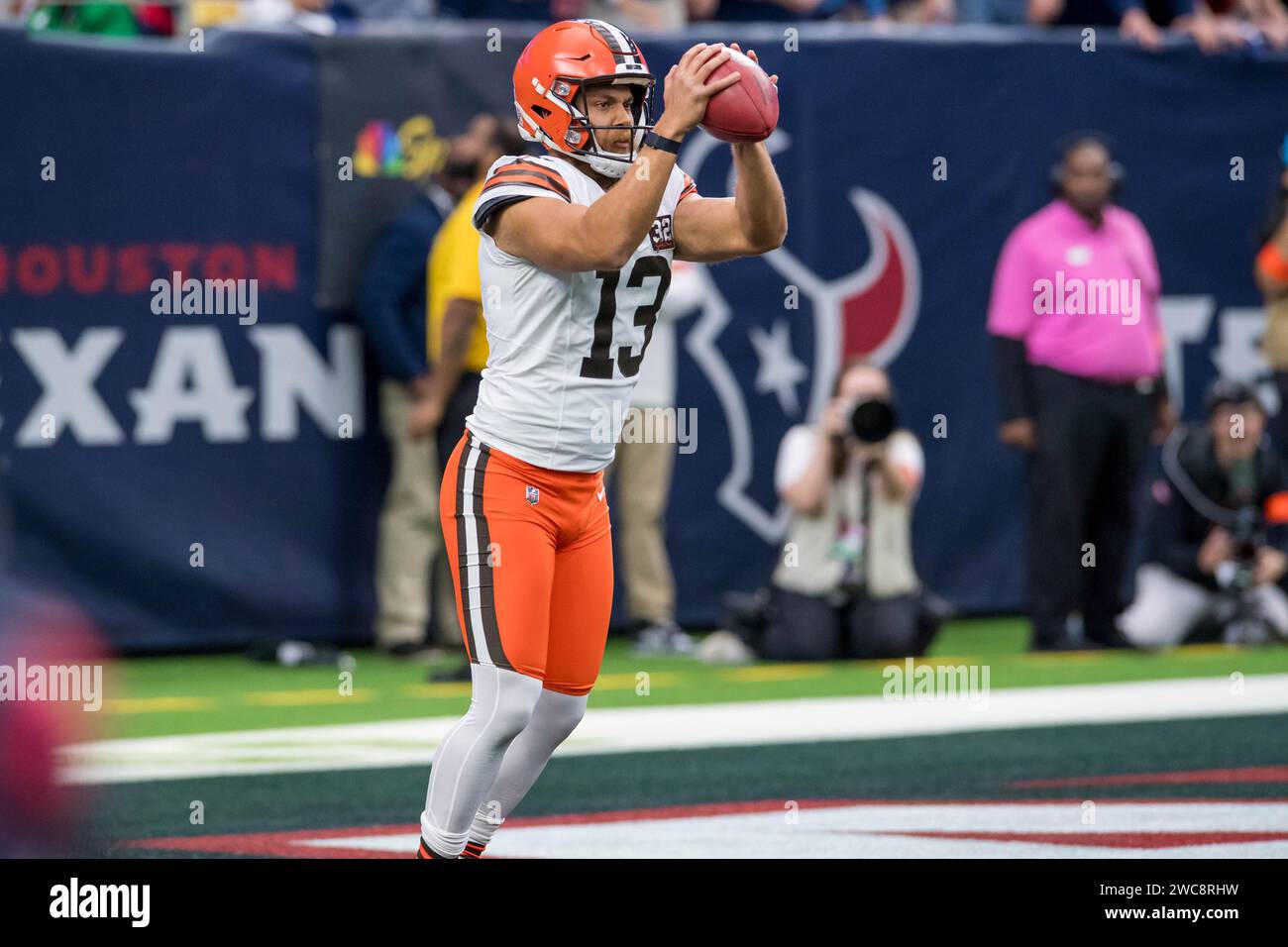 Houston, TX, USA. 13th Jan, 2024. Cleveland Browns punter Corey