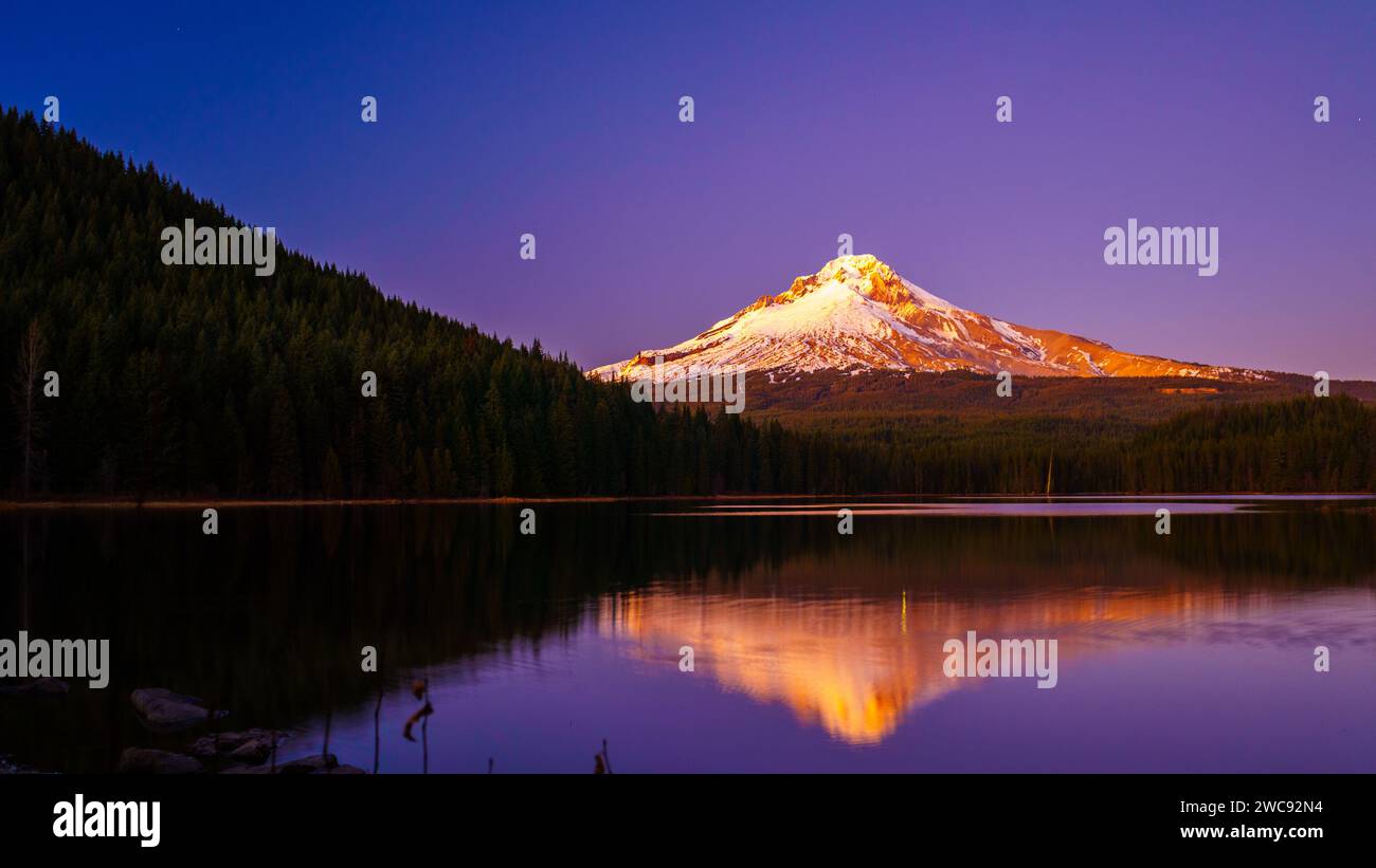 View of Trillium Lake and Mount Hood Oregon USA at sunset Stock Photo