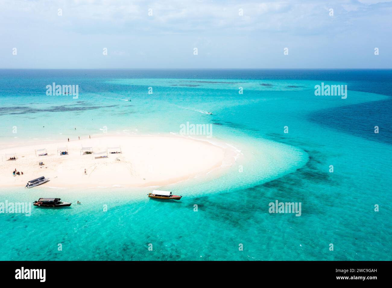 Idyllic sand bank atoll in Zanzibar, Tanzania. Aerial view Stock Photo