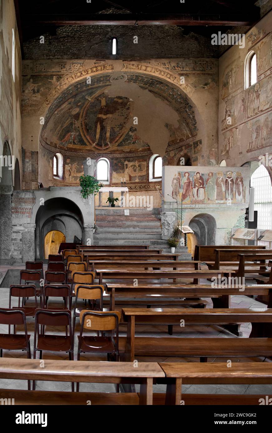 Galliano in Cantù (Co), chiesa di San Vincenzo Stock Photo Alamy