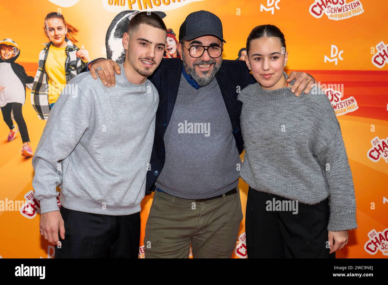 Adnan Maral Mit Seinen Kindern Can Und Emel Bei Der Premiere Des 