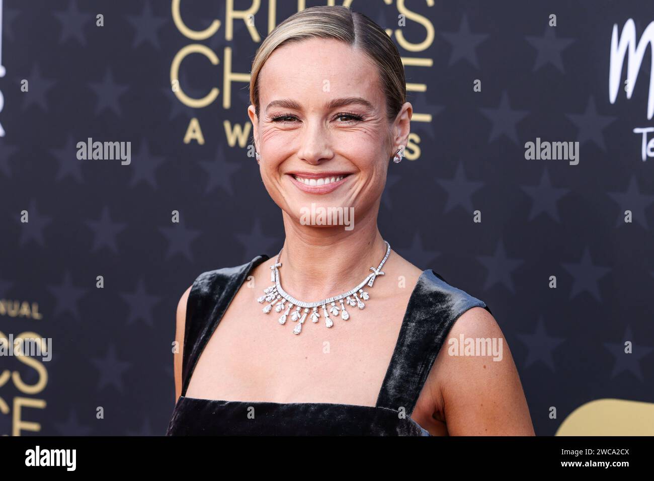 SANTA MONICA, LOS ANGELES, CALIFORNIA, USA - JANUARY 14: Brie Larson wearing a custom Prada gown and Neil Lane Couture jewelry arrives at the 29th Annual Critics' Choice Awards held at The Barker Hangar on January 14, 2024 in Santa Monica, Los Angeles, California, United States. (Photo by Xavier Collin/Image Press Agency) Stock Photo