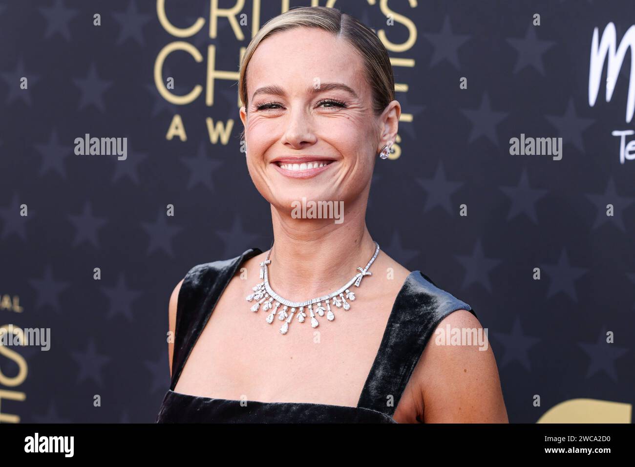 SANTA MONICA, LOS ANGELES, CALIFORNIA, USA - JANUARY 14: Brie Larson wearing a custom Prada gown and Neil Lane Couture jewelry arrives at the 29th Annual Critics' Choice Awards held at The Barker Hangar on January 14, 2024 in Santa Monica, Los Angeles, California, United States. (Photo by Xavier Collin/Image Press Agency) Stock Photo