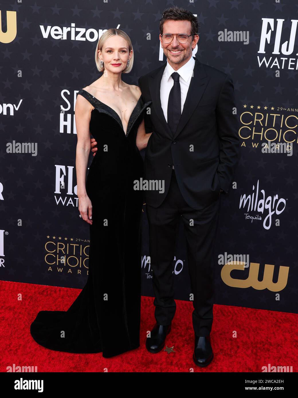 SANTA MONICA, LOS ANGELES, CALIFORNIA, USA - JANUARY 14: Carey Mulligan and Bradley Cooper arrive at the 29th Annual Critics' Choice Awards held at The Barker Hangar on January 14, 2024 in Santa Monica, Los Angeles, California, United States. (Photo by Xavier Collin/Image Press Agency) Stock Photo