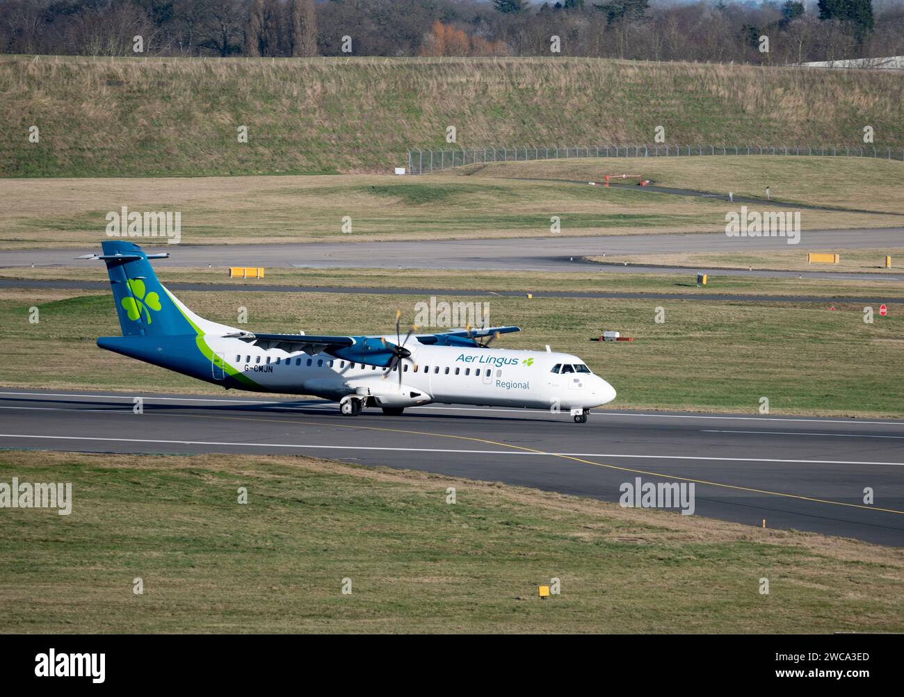 Aer Lingus Regional ATR 72-600 landing at Birmingham Airport, UK (G-CMJN) Stock Photo