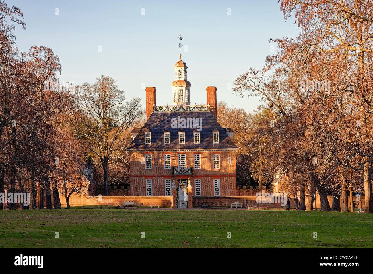 Governor's Palace, 1706, historic site, decorated for Christmas,golden light, brick building, colonial, low wall, symmetrical architecture, Colonial R Stock Photo