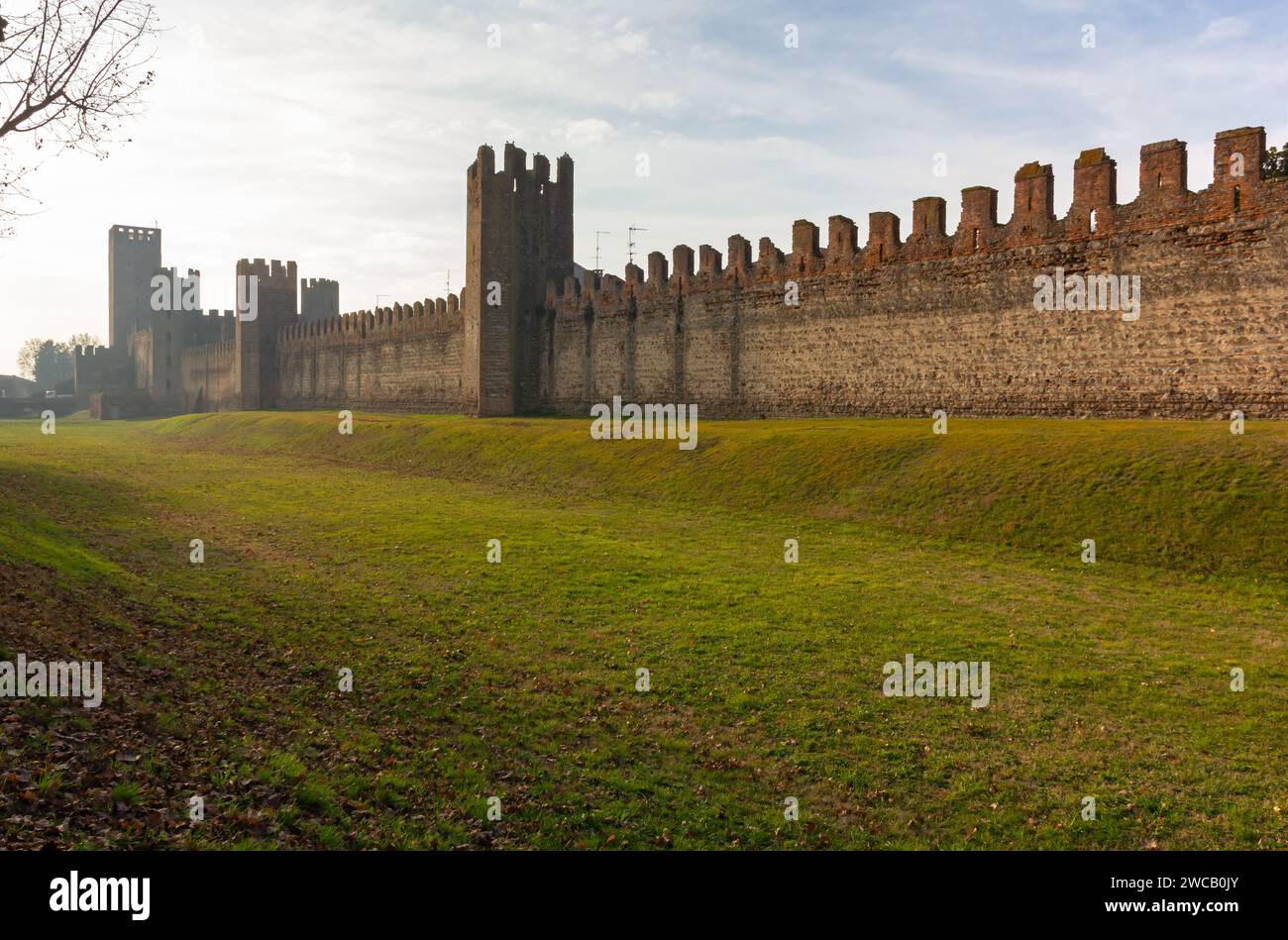 Walls best preserved medieval hi-res stock photography and images - Alamy
