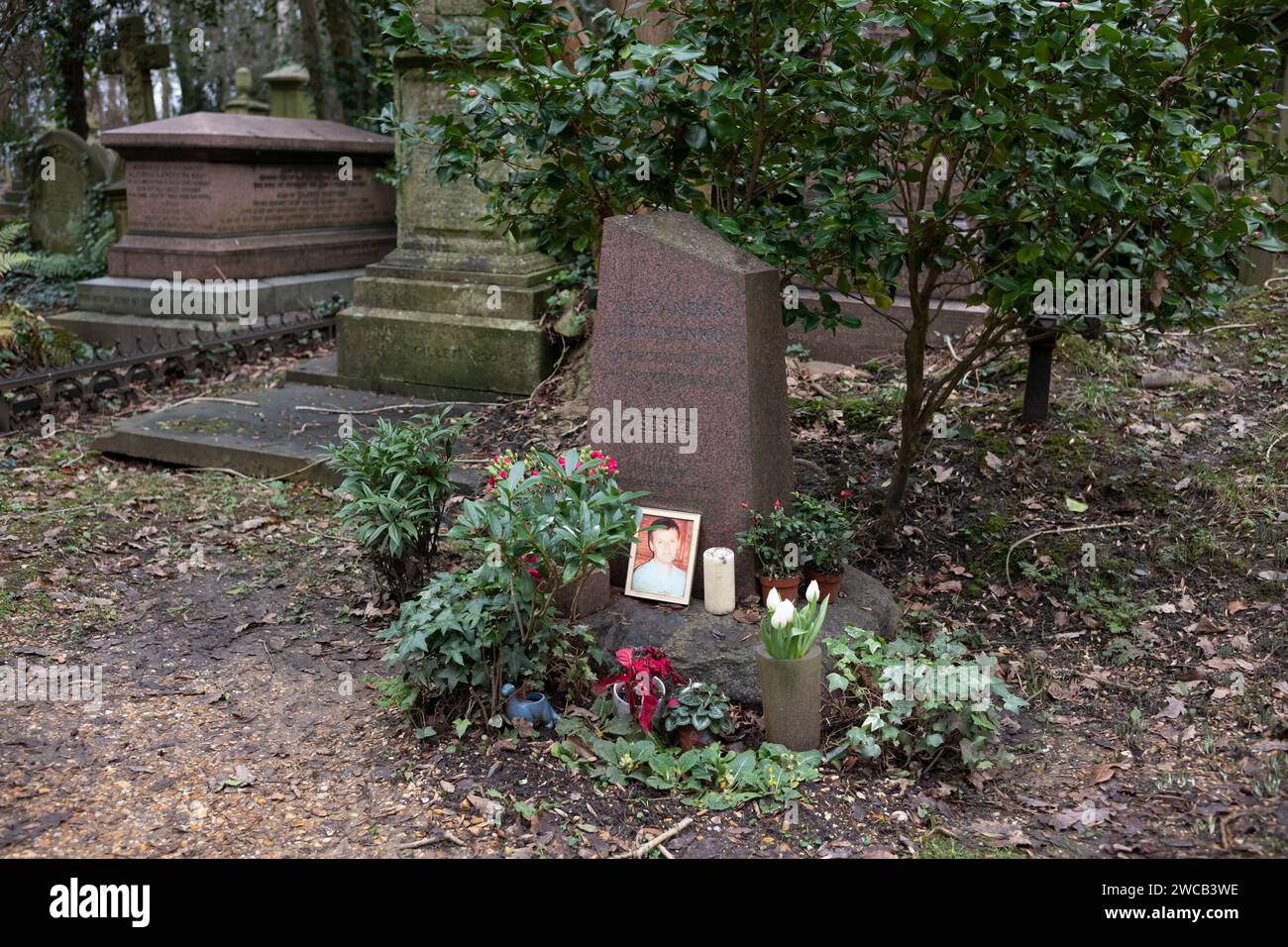 Highgate Cemetery, North London graveyard secures £100,000 of National