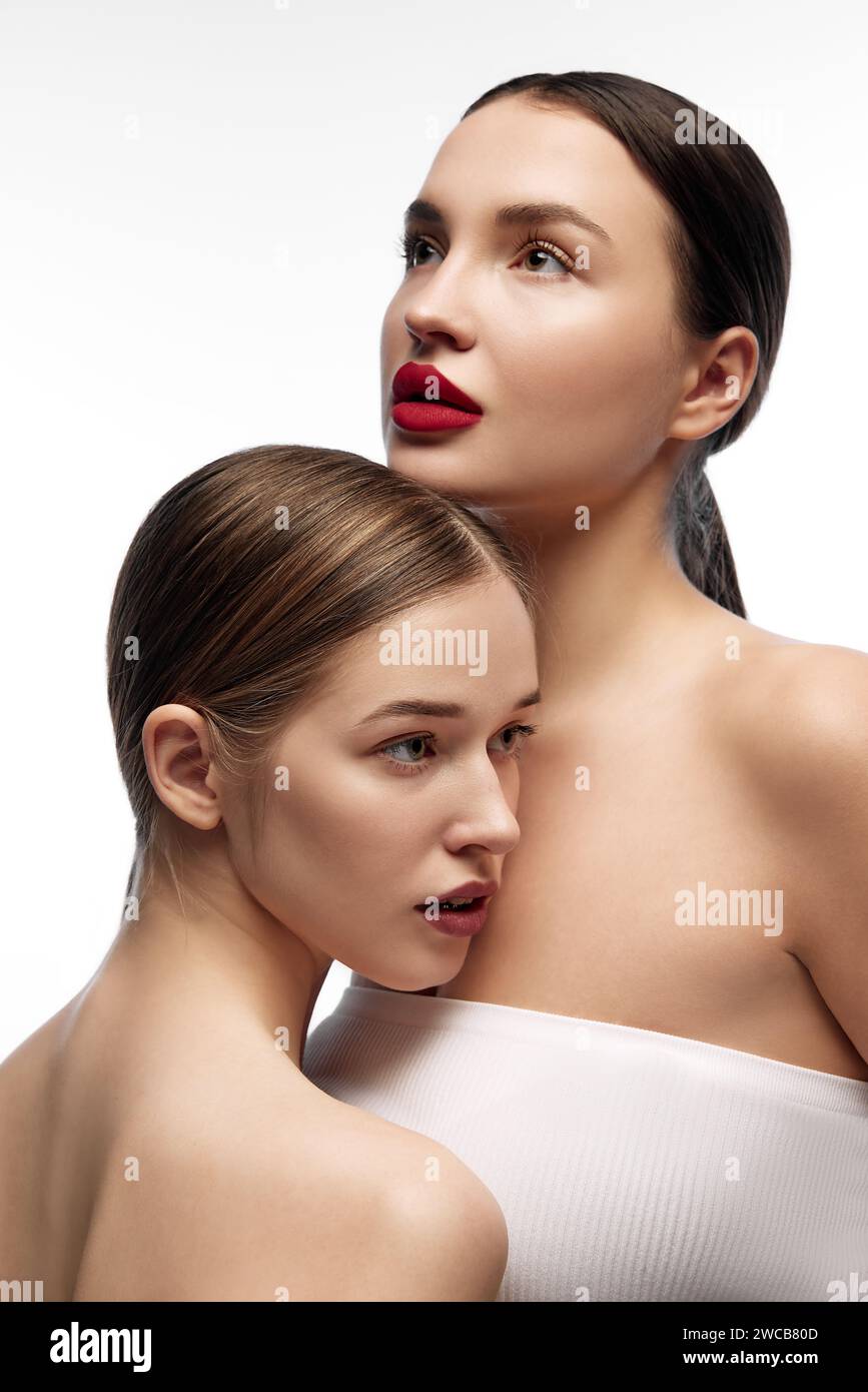 Diverse girls looking away, posing, showing their appearance. Holistic ...