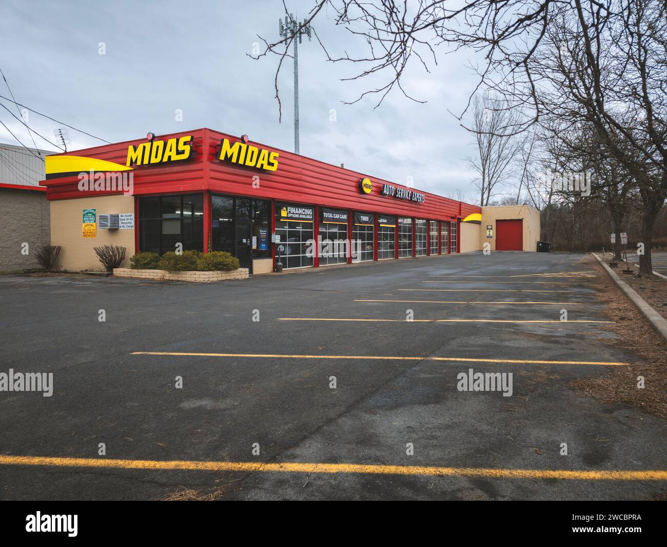 Rome, NY - Dec 17, 2023: Midas is a US chain of auto service centers, specializes in brakes, tires, oil changes, was founded by Nate Sherman in 1956 i Stock Photo