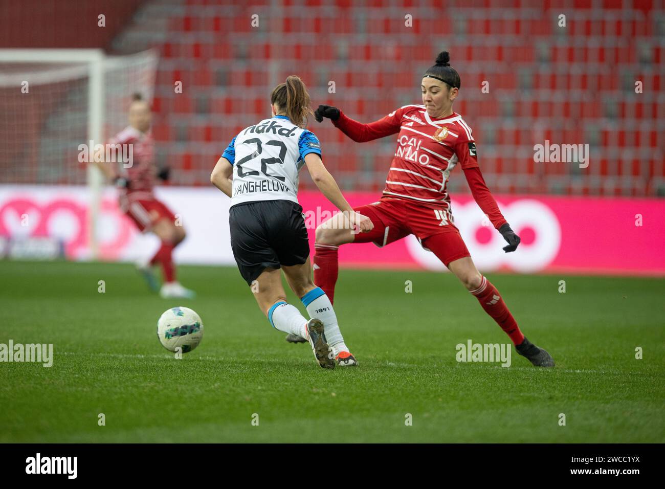 Liege, Belgium. 13th Jan, 2024. Noemie Gelders (10) of Standard