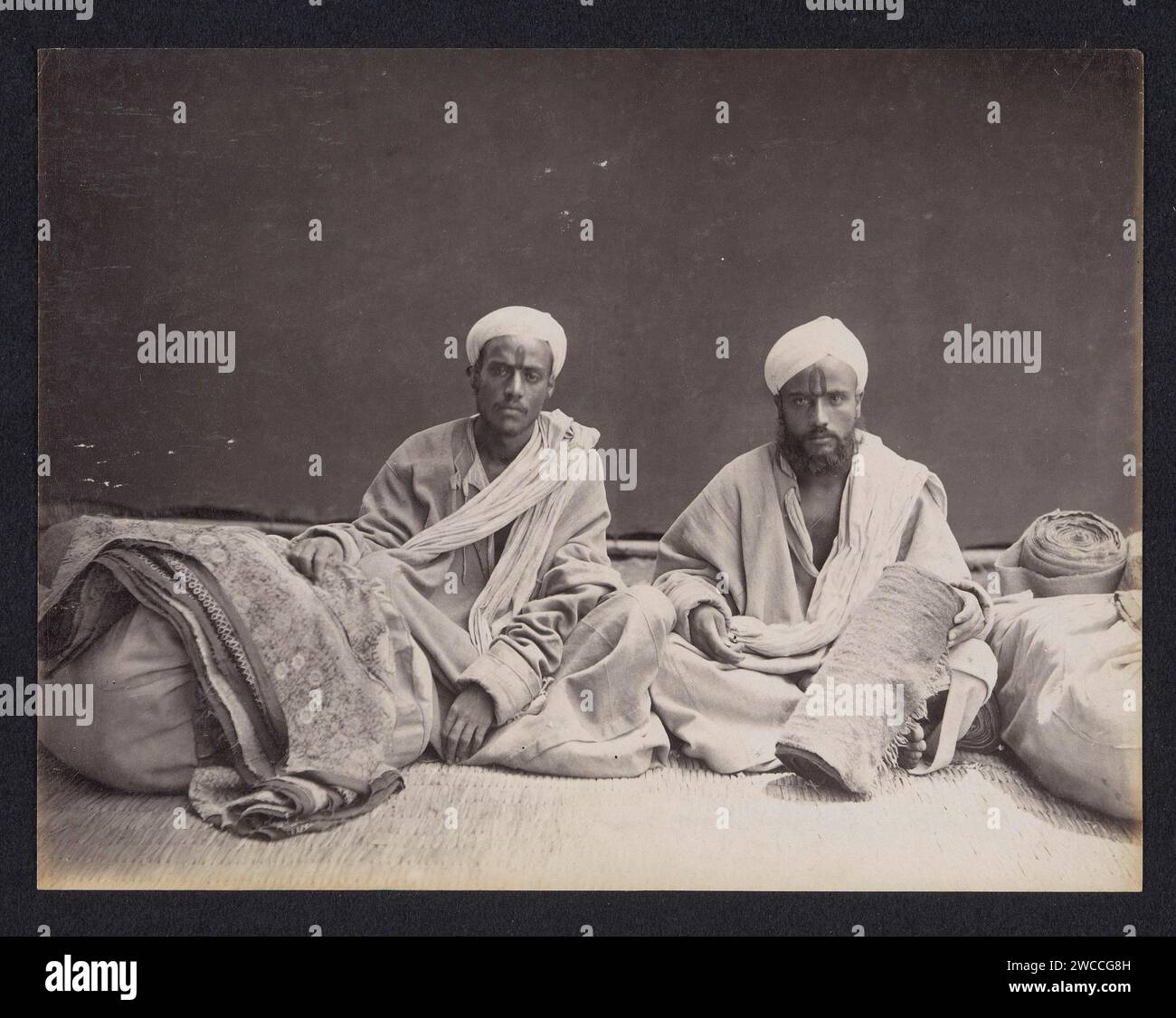 Studio portrait of two unknown Indian cloth merchants of Kashmir, anonymous, 1870 - 1890 photograph  Indiapublisher: Great Britain paper albumen print merchant, salesman. anonymous historical person portrayed British India Stock Photo