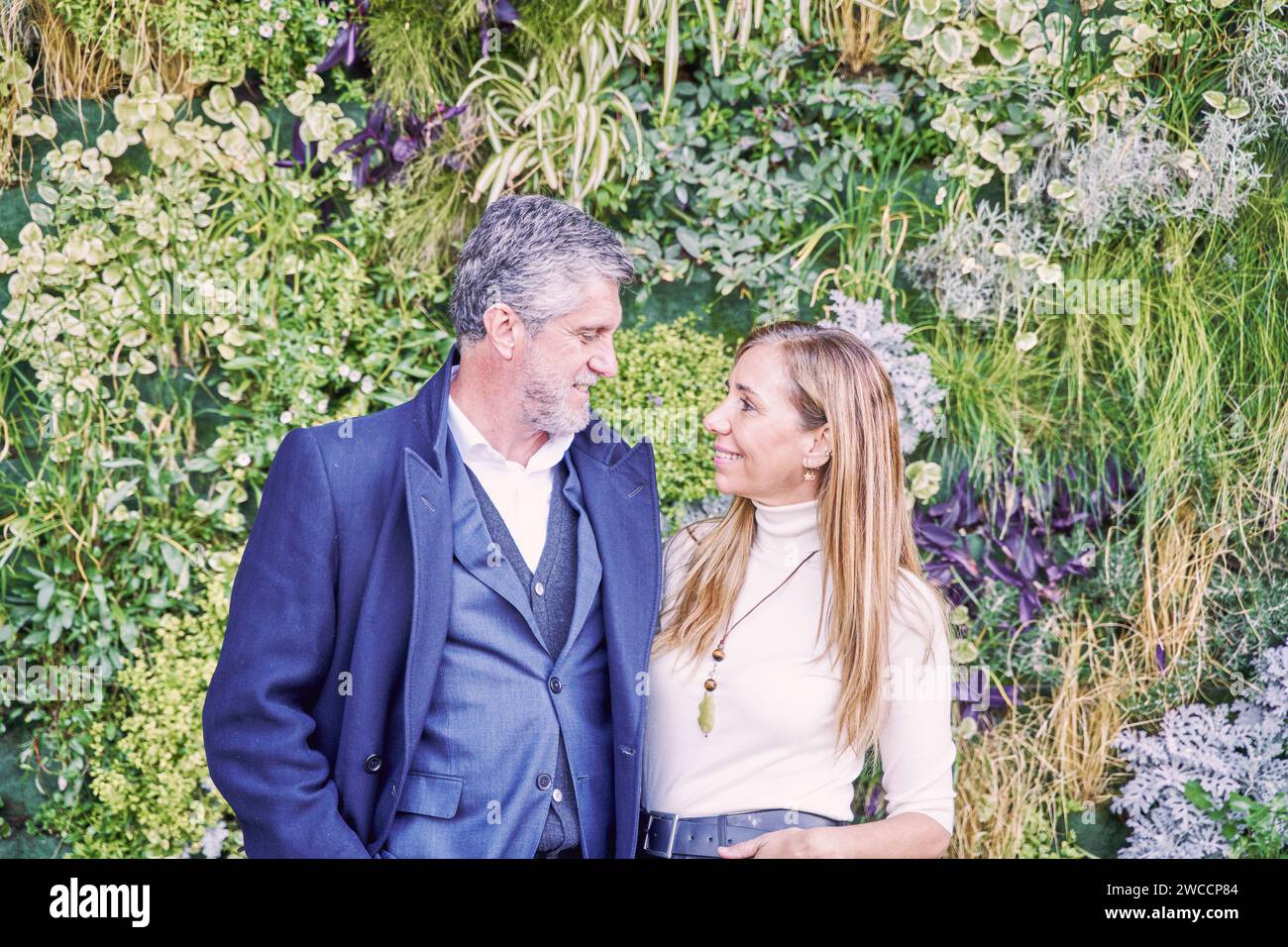 Couple middle aged wedding hi-res stock photography and images - Alamy