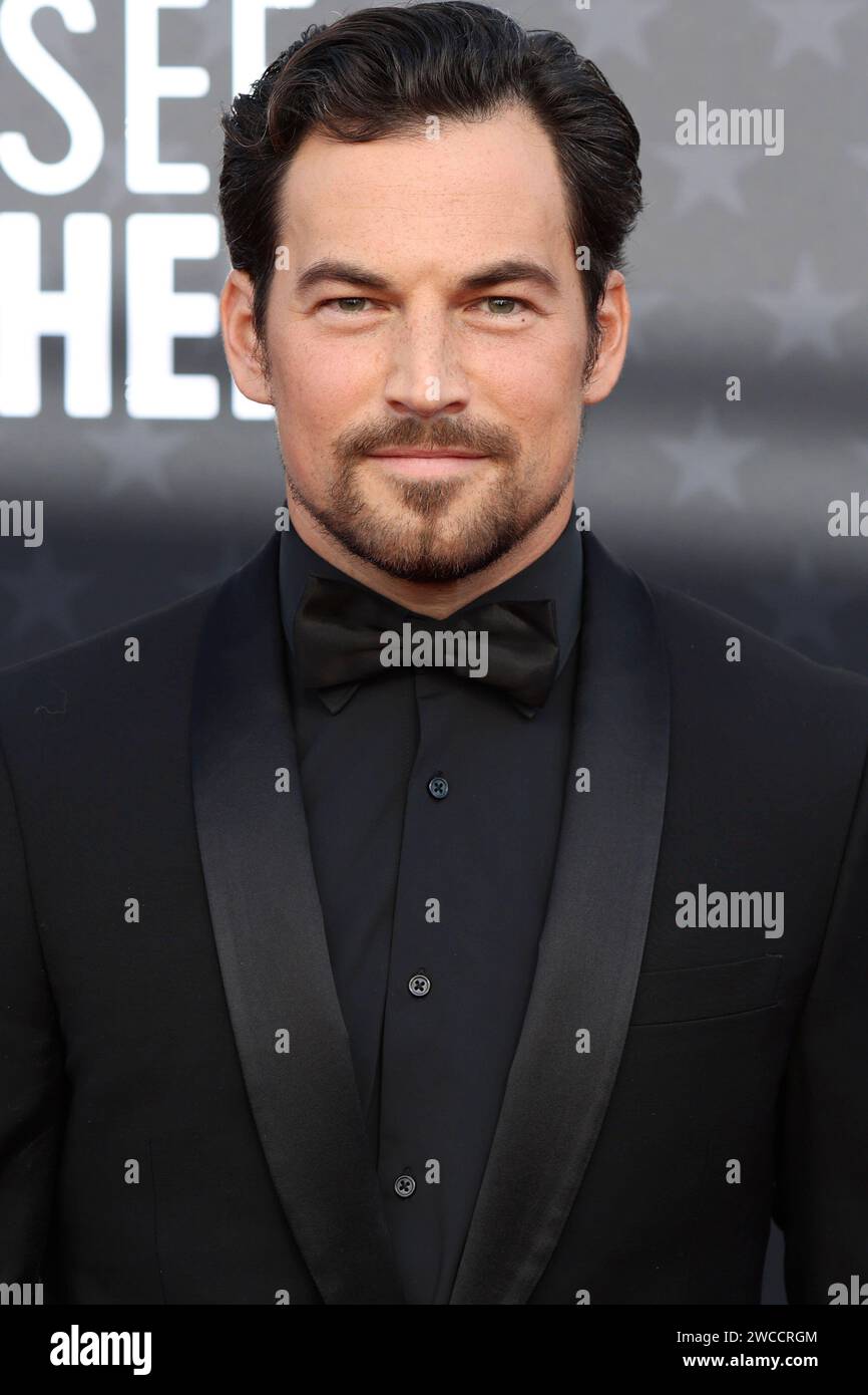 Giacomo Gianniotti bei der Verleihung der 29. Critics Choice Awards im