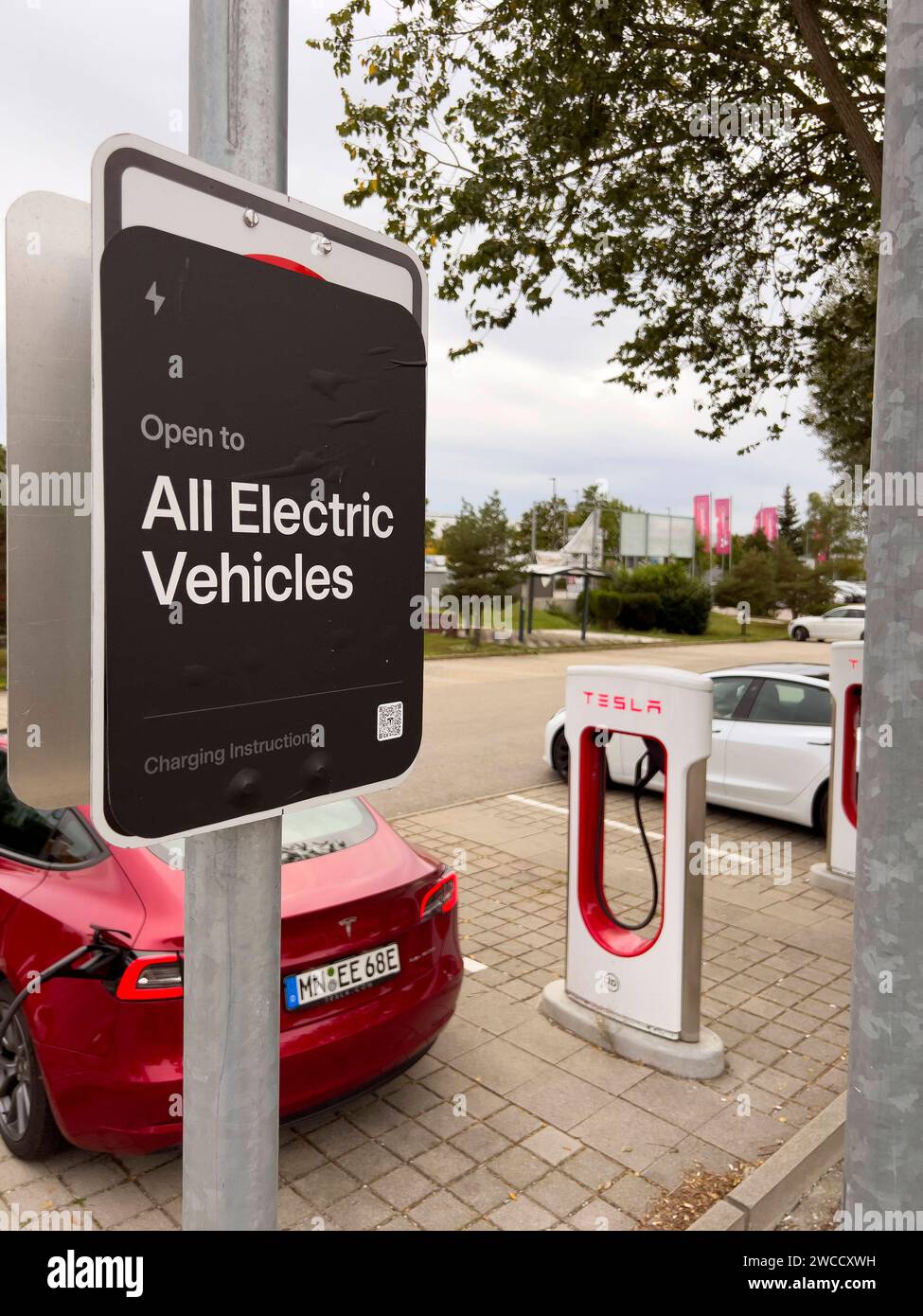 Das car tanken hires stock photography and images Alamy