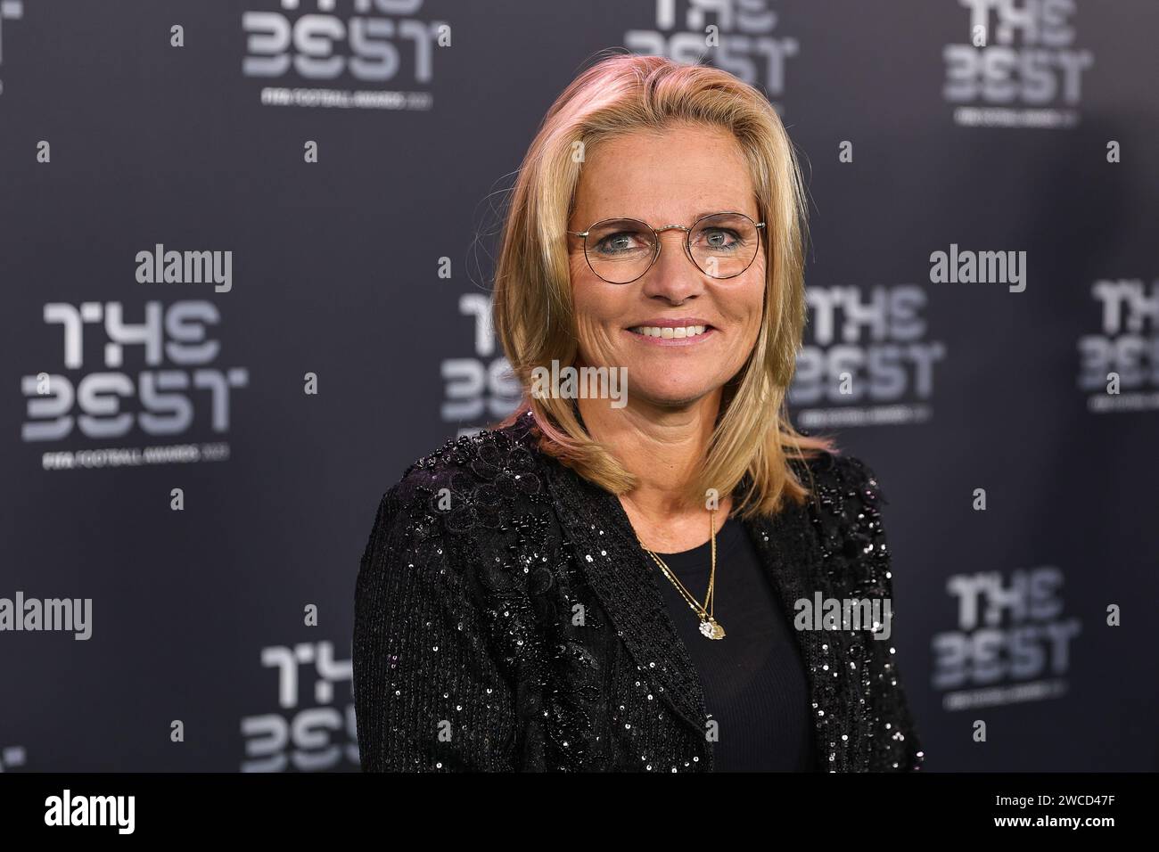 England coach Sarina Wiegman arrives on the Green Carpet ahead of The Best FIFA Football Awards 2023 at Apollo Theatre, London, United Kingdom, 15th January 2024 (Photo by Mark Cosgrove/News Images) Credit: News Images LTD/Alamy Live News Stock Photo