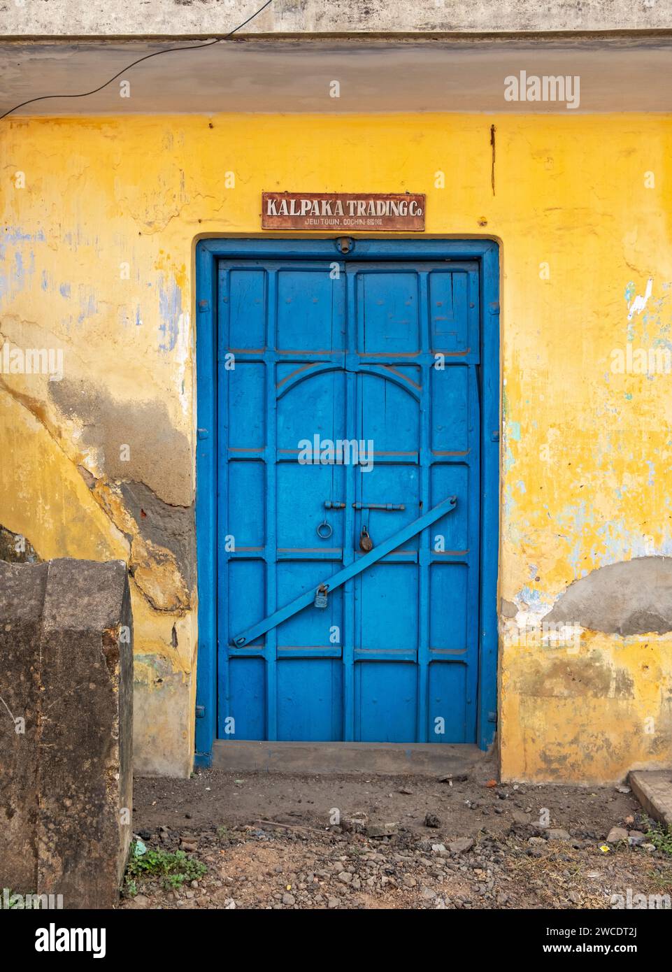 Street scene with blue door, Matancherry, Jew Town, Cochin, Kerala, India Stock Photo