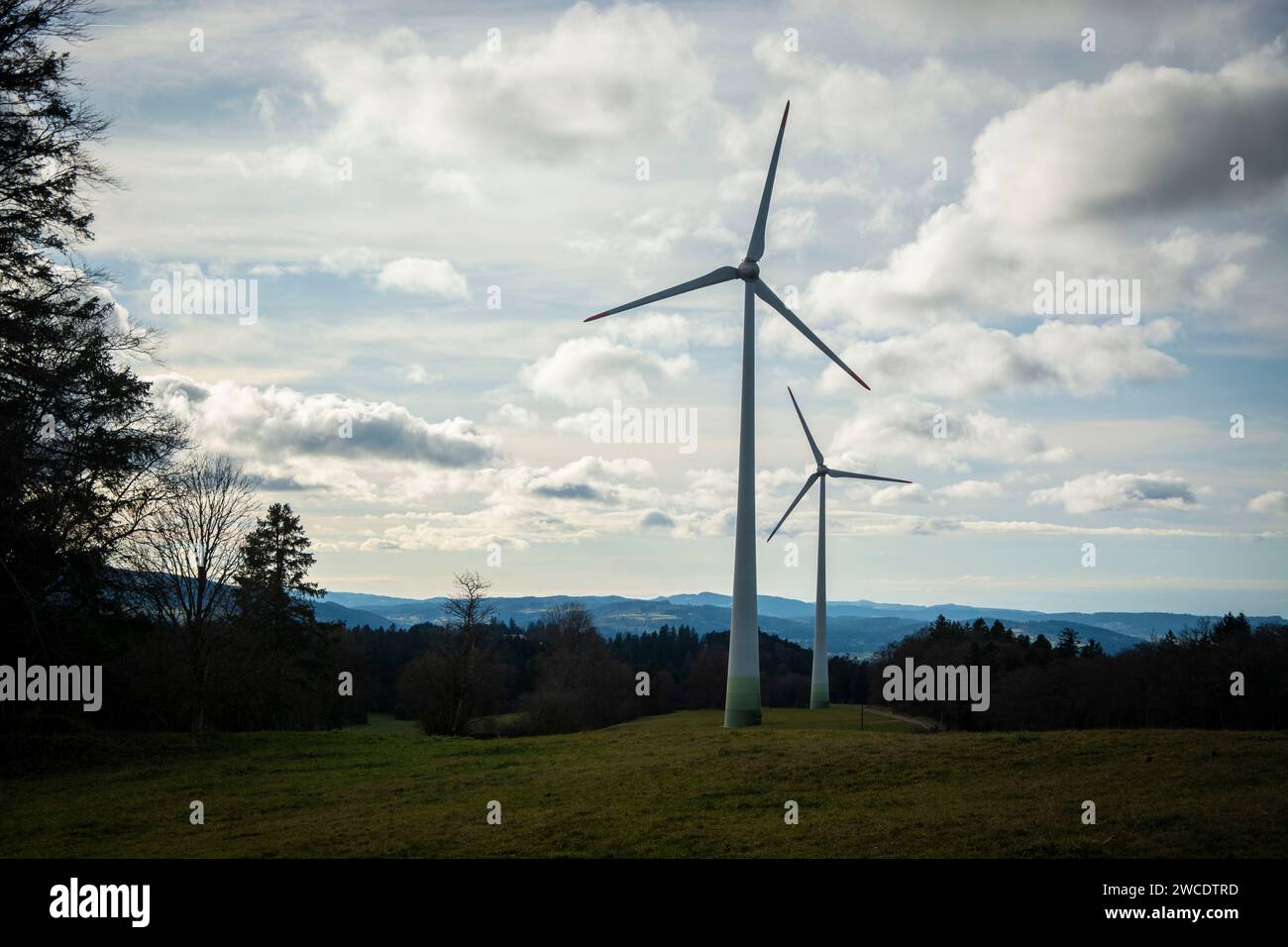 Windräder auf dem Mont Soleil im Berner Jura Stock Photo