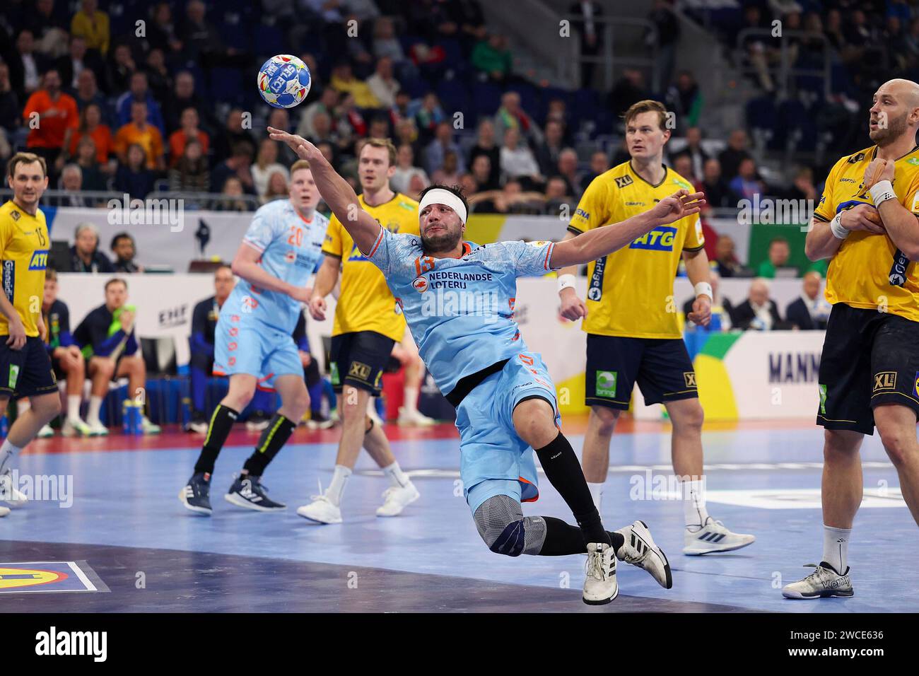 Mannheim Deutschland 15th Jan 2024 2024 01 15 SAP Arena Mannheim   Mannheim Deutschland 15th Jan 2024 20240115 Sap Arena Mannheim Monday 15 January 2024 Germany Ehf Euro 2024 Preliminary Round Group E Sweden The Netherlands Vl Wurf Von Samir Benghanem Netherlands Credit Dpaalamy Live News 2WCE636 