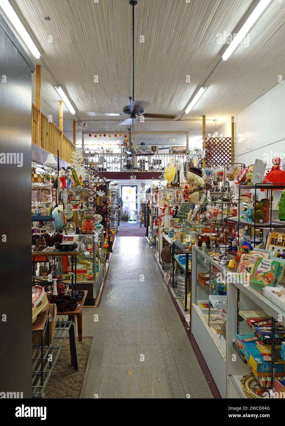 Antiques mall hires stock photography and images Alamy