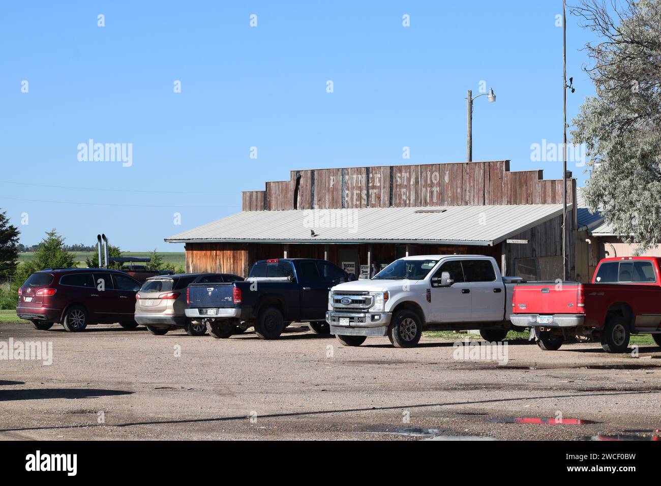 Pick up trucks parked in front of Pawnee Station Restaurant in Raymer Colorado - June 2023 Stock Photo