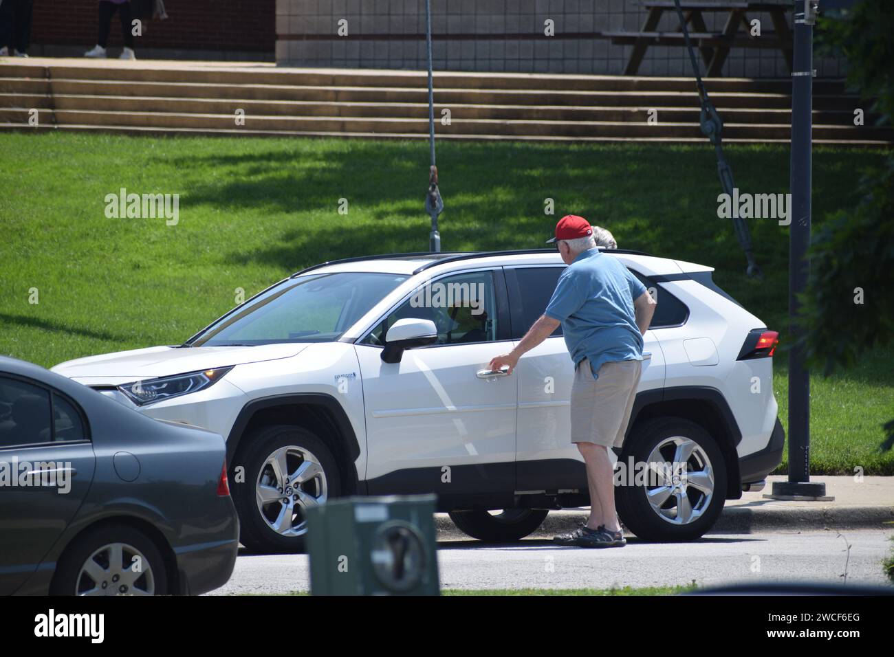 Man wearing red baseball cap hi-res stock photography and images - Alamy
