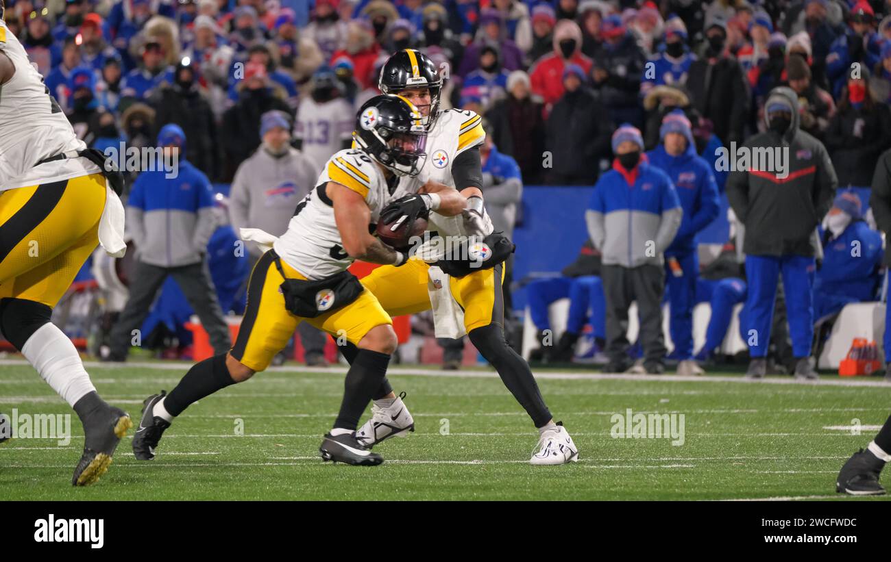 Buffalo, NY, USA. 15th Jan, 2024. Jaylen Warren 30 during the