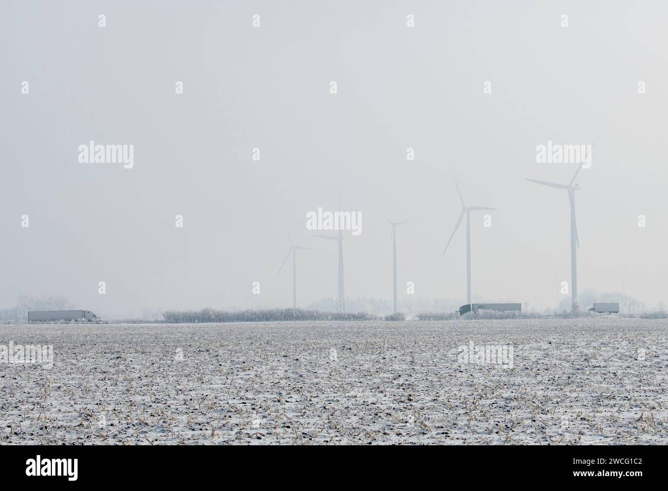 Joice, Iowa. Windmills in a winter storm with trucks rolling down the Interstate Stock Photo Alamy