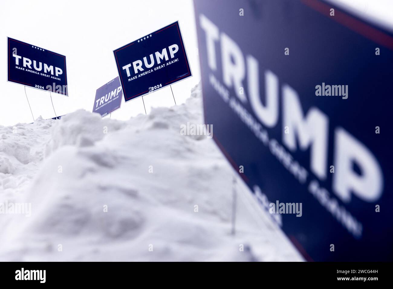 Ankeny, USA. 15th Jan, 2024. Lawn signs outside a surrogate campaign event for former president