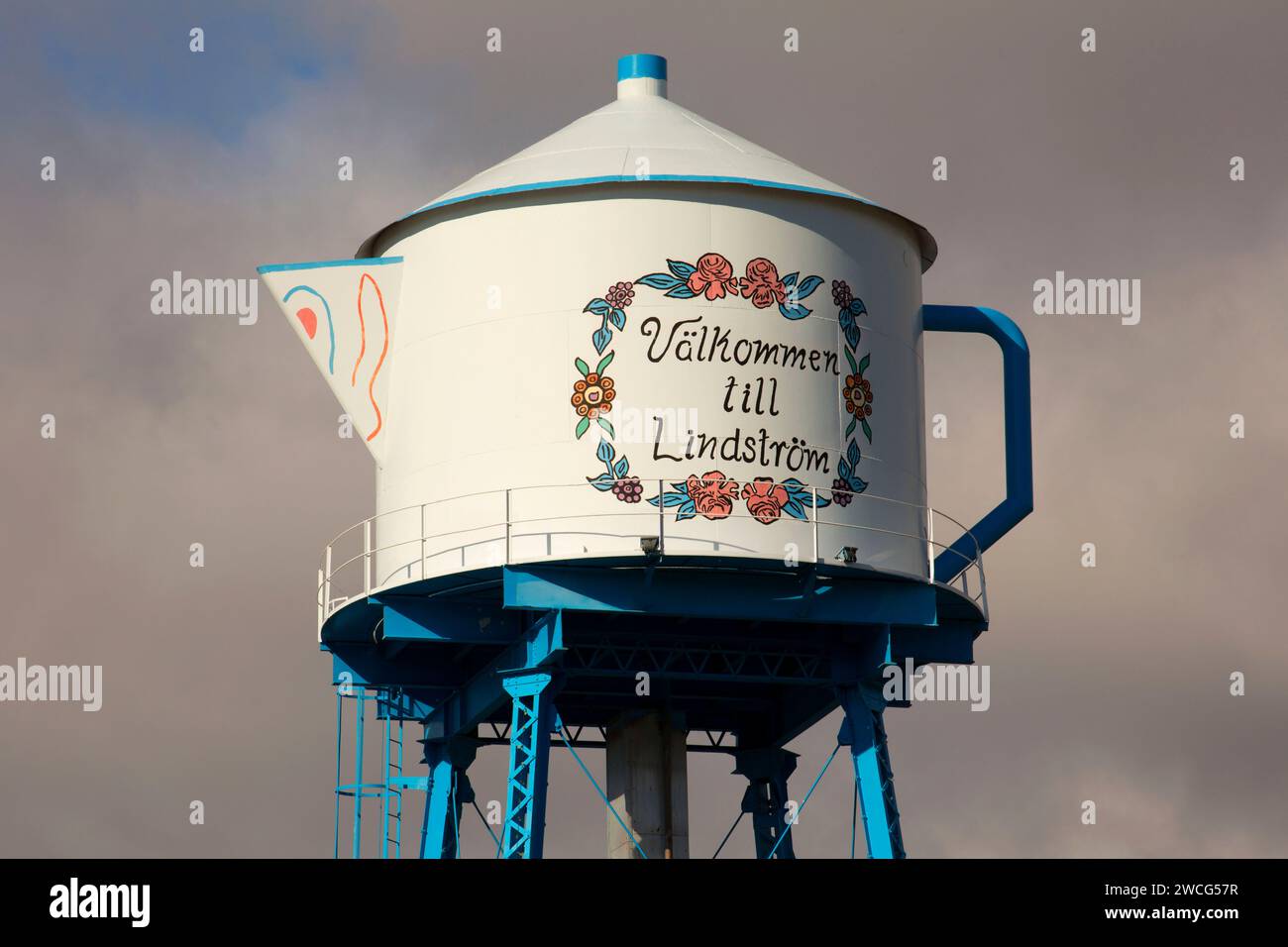 Coffee pot water tower, Lindstrom, Minnesota Stock Photo Alamy