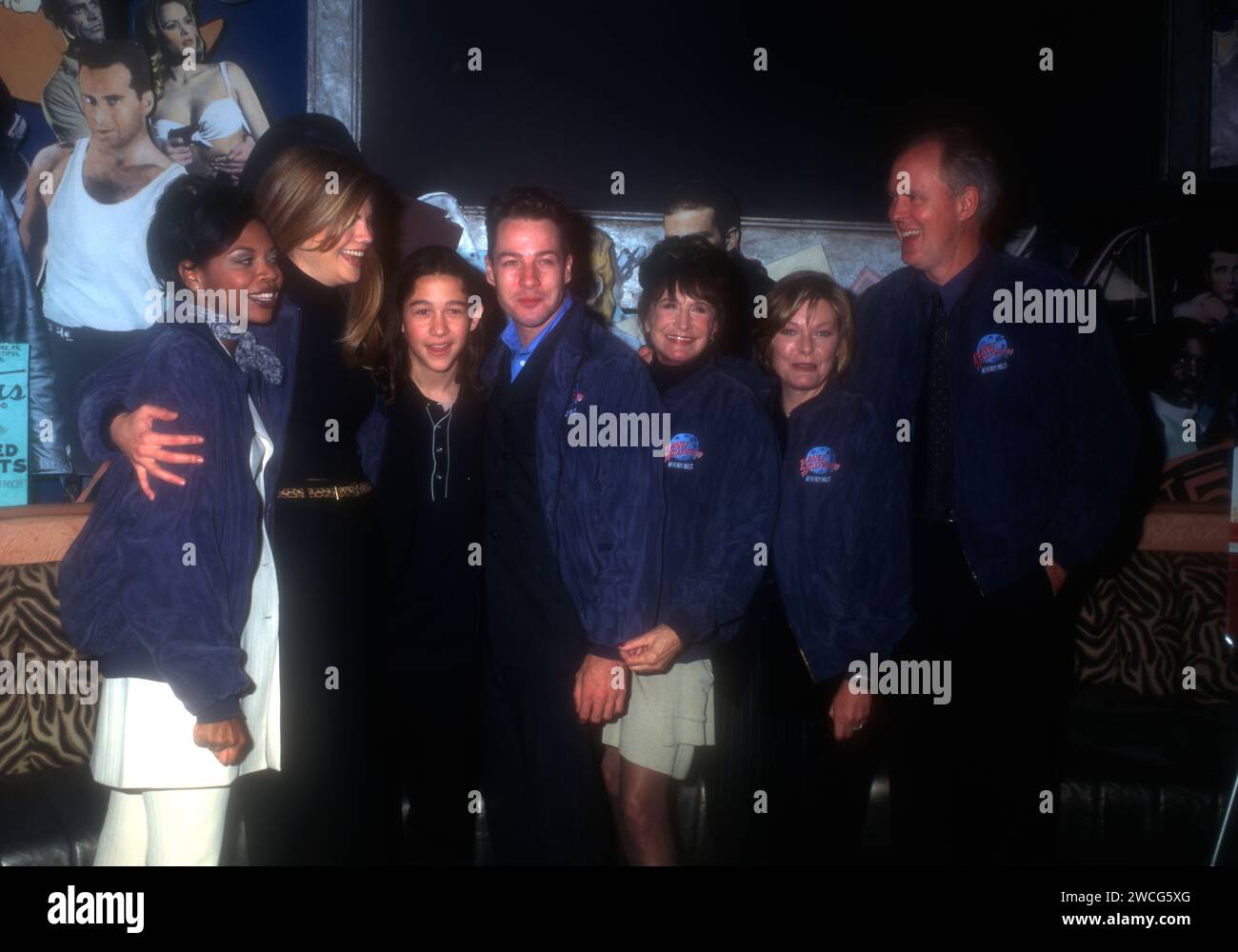 Beverly Hills, California, USA 20th November 1996 (L-R) Actress Simbi Khali, Actress Kristen Johnston, Actor Joseph Gordon-Levitt, Actor French Stewart, Actress Elmarie Wendel, Actress Jane Curtin and Actor John Lithgow attend 3rd Rock From The Sun Event at Planet Hollywood on November 20, 1996 in Beverly Hills, California, USA. Photo by Barry King/Alamy Stock Photo Stock Photo