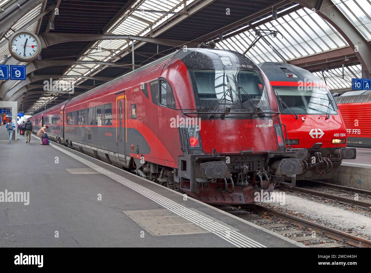 Zurich, Switzerland - June 13 2018: The Railjet, a high-speed train of the Austrian Federal Railways (ÖBB) in Zürich HB train station. Stock Photo