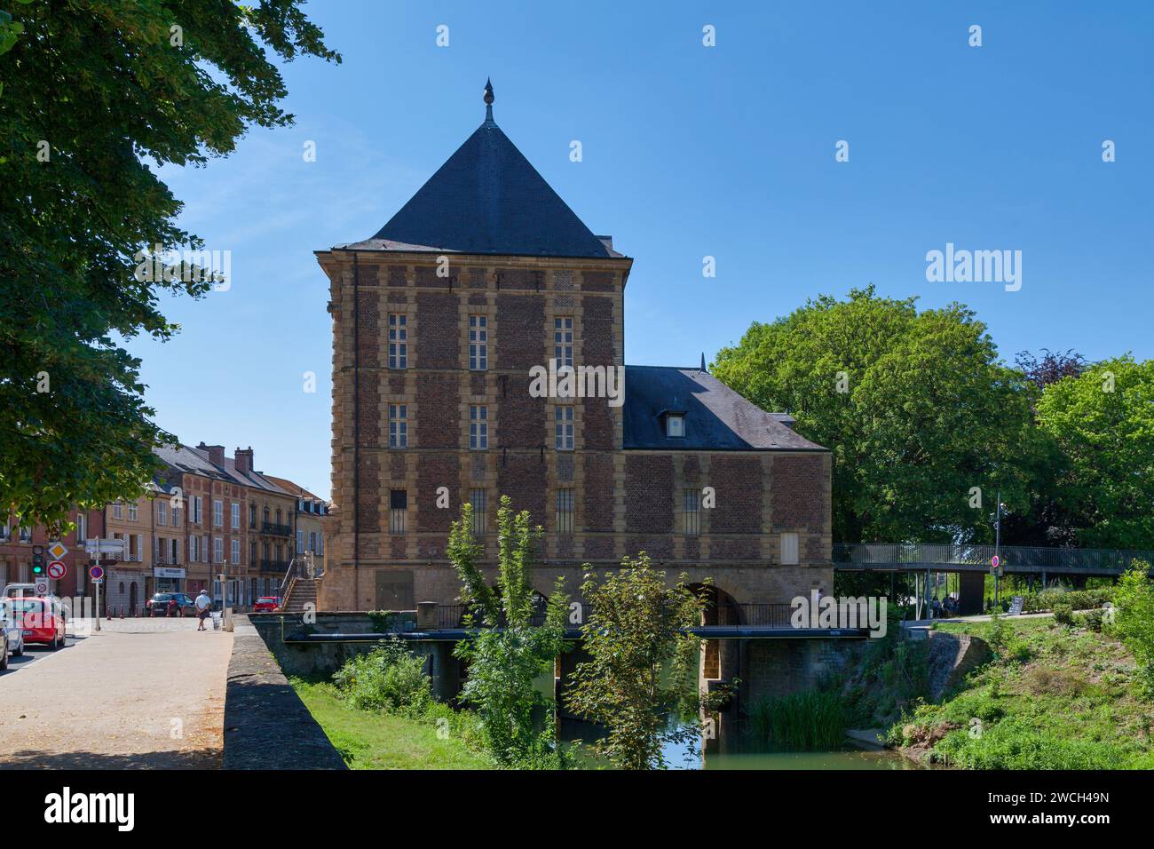 Arthur rimbaud monument hi-res stock photography and images - Alamy