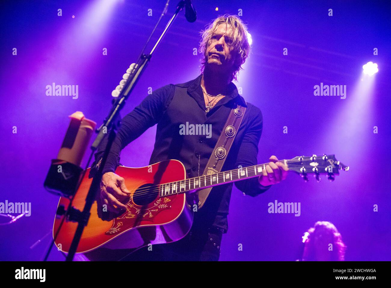 Acoustic guitar roses hi-res stock photography and images - Alamy