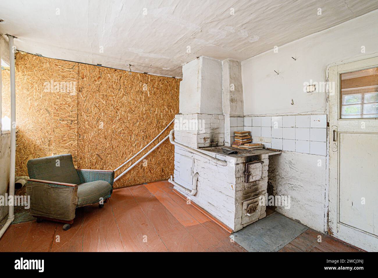 ugly interior apartment room old sloppy not modern Stock Photo - Alamy