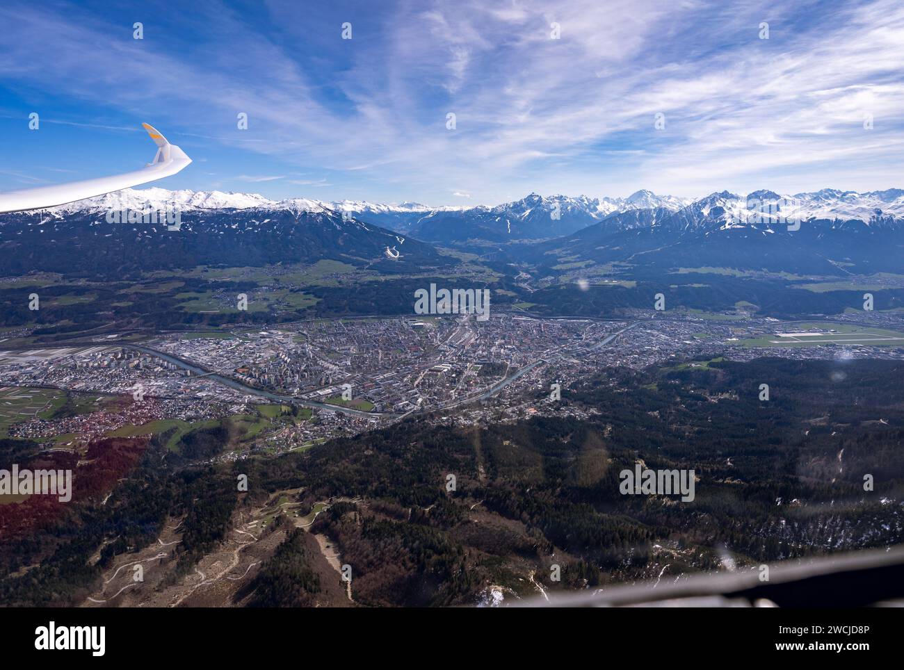 Innsbruck mit dem Brenner im Hintergrund aus dem Segelflieger Stock Photo